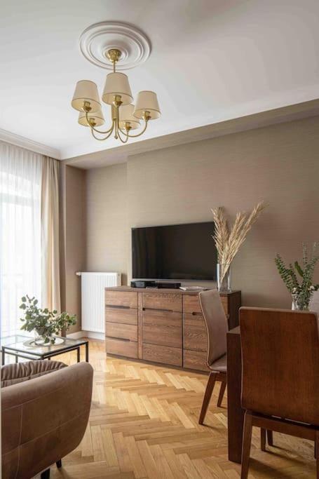 Wyzwolenia Apt , Lazienki Park & Zbawiciela Sq. 2' Varšava Exteriér fotografie