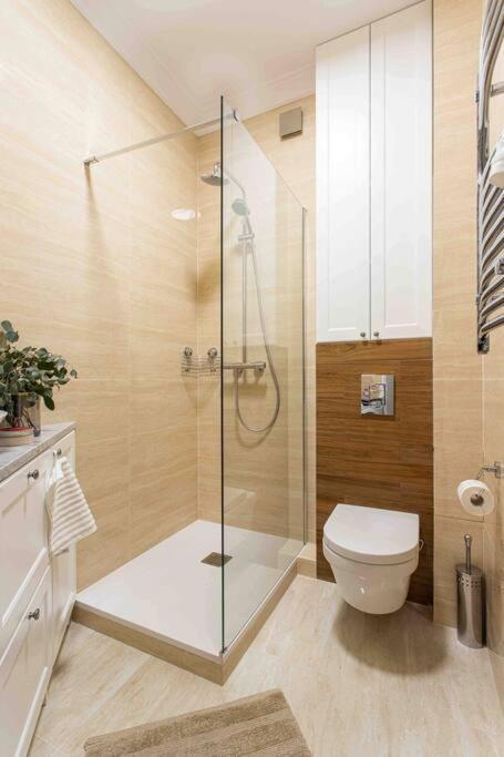 Wyzwolenia Apt , Lazienki Park & Zbawiciela Sq. 2' Varšava Exteriér fotografie