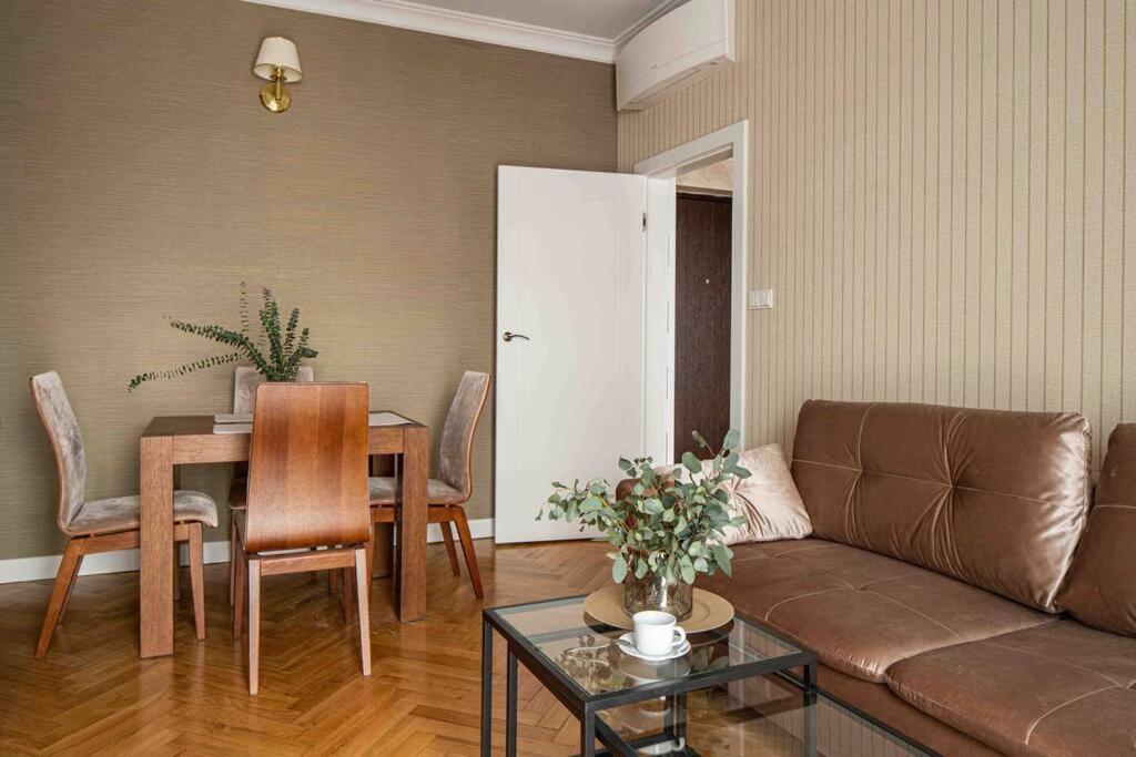 Wyzwolenia Apt , Lazienki Park & Zbawiciela Sq. 2' Varšava Exteriér fotografie
